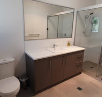 26 Satinwood Drive- Low set modern sleeps 8 - Accommodation Sunshine Coast