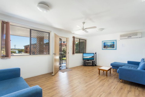 26 Wallis View - Opposite The Lake - 3 Bedroom Apartment - Sleeps 8 - Accommodation Sunshine Coast 1