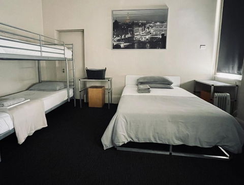 Cambridge Lodge - Accommodation Sunshine Coast 4