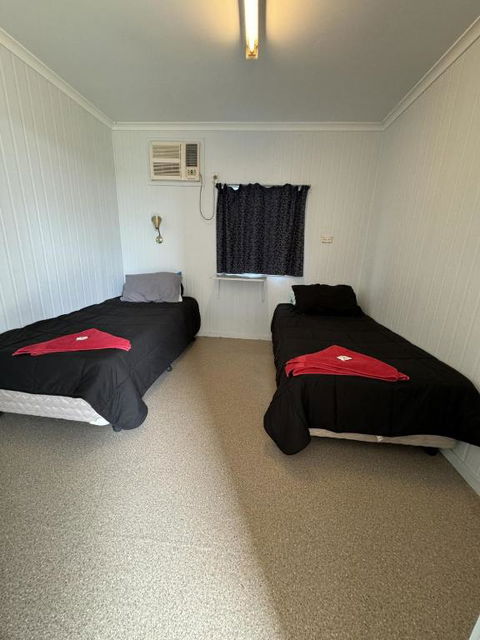 Carmila Hotel - Accommodation Sunshine Coast 2