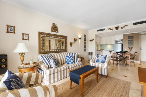 Charming Baroque Escape For 2 In Hastings Street, Noosa - Accommodation Sunshine Coast 3