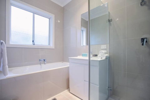 Comfy Family Home @ Kingsgrove Sleeps 7 With 2 Bathrooms & Parking - Accommodation Sunshine Coast 2