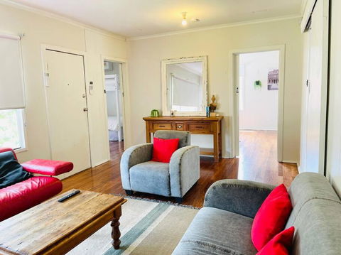 D122 Lovely London Home - Accommodation Sunshine Coast 0