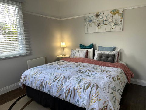 Daisy Cottage On Duke 3BR - Accommodation Sunshine Coast 3