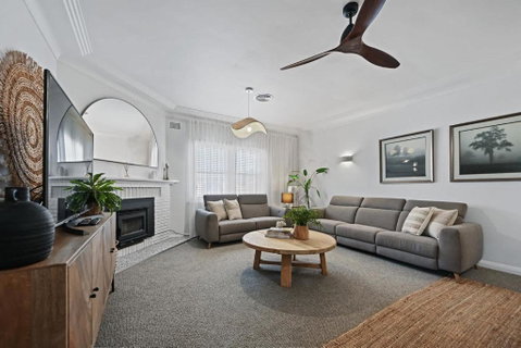 Dejorja Residence - Central & Chic, Entertains 8 - Accommodation Sunshine Coast 1