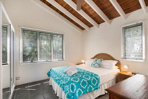 Descola 10 - Accommodation Sunshine Coast 2