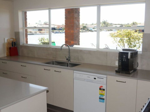 27 Friendship Key - Accommodation Sunshine Coast 2