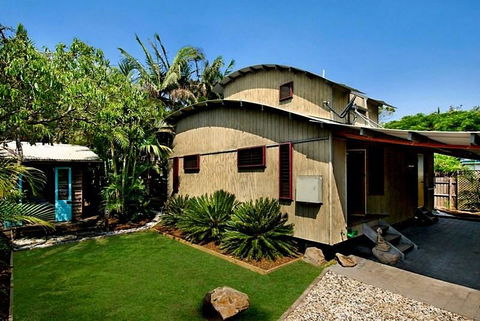 2b Manfred St - The Wave House - Accommodation Sunshine Coast 1