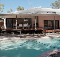 33 Esprit Drive - Rainbow Shores Style Comfort and Relaxation Pets Welcome Pool - Accommodation Sunshine Coast