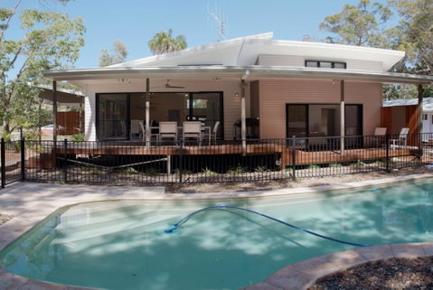 33 Esprit Drive - Rainbow Shores, Style, Comfort And Relaxation, Pets Welcome, Pool - Accommodation Sunshine Coast 0