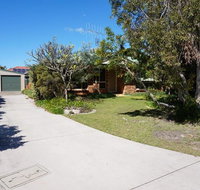 4 Boronia Place - Rainbow Beach Perfect convenient location Fenced yard - Accommodation Sunshine Coast