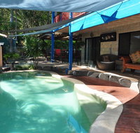 43 Double Island Drive - Two level holiday home with swimming pool. Located close to beach and CBD - Accommodation Sunshine Coast