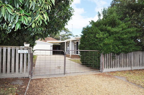 45 HALFORD - PET FRIENDLY - Accommodation Sunshine Coast 0