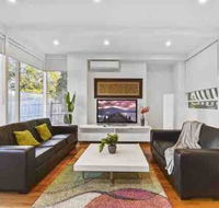6 Bedroom Beautiful and Comfy Family House - Accommodation Sunshine Coast