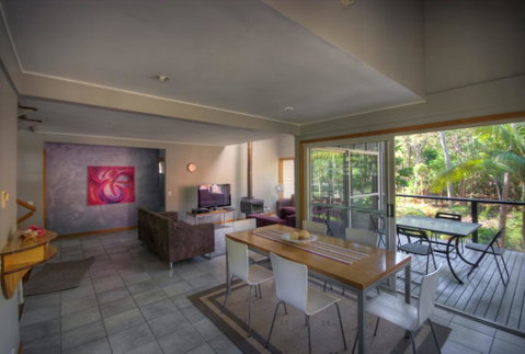 6 Satinwood Drive - Rainbow Shores, Stylish Beach House, Free WiFi - Accommodation Sunshine Coast 1