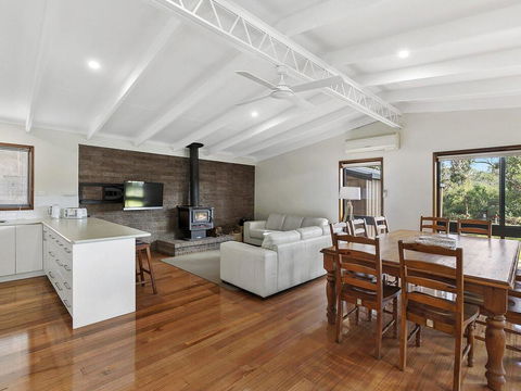 62 BINGLEY PARADE RIVERSEA HOUSE - Accommodation Sunshine Coast 3