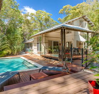 7 Naiad Court - Rainbow Shores Perfect Beach House Swimming Pool and Walk To Beach Aircon Wi-Fi - Accommodation Sunshine Coast