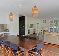 77 Butler Street Byron Bay - Lantana Beach House - Accommodation Sunshine Coast