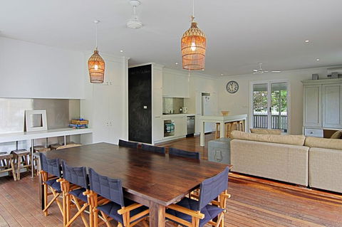 77 Butler Street, Byron Bay - Lantana Beach House - Accommodation Sunshine Coast 0