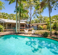 8 Satinwood Drive - Rainbow Shores Architecturally Designed Pool Walk to Beach - Accommodation Sunshine Coast