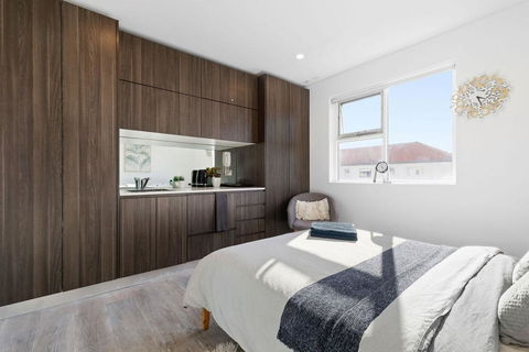 A Bright & Comfy Beach Studio, 5min Walk To Bondi Beach - Accommodation Sunshine Coast 1