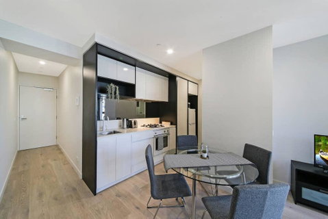 A Cozy & Stylish Suite Near Melbourne Central - Accommodation Sunshine Coast 2