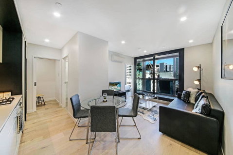 A Cozy & Stylish Suite Near Melbourne Central - Accommodation Sunshine Coast 1
