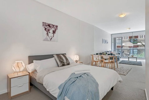 A Modern & Stylish Studio Near Darling Harbour - Accommodation Sunshine Coast 1