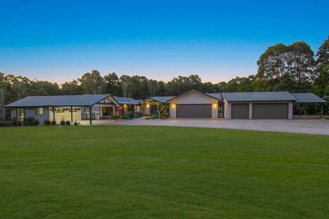 A PERFECT STAY - Lennox Unique Coastal Retreat - Accommodation Sunshine Coast 2
