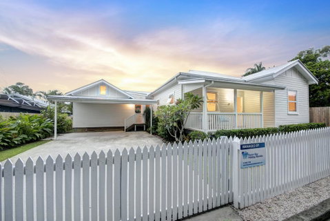 A Summer Cottage - Accommodation Sunshine Coast 1