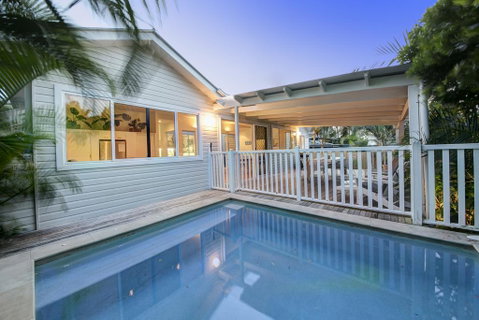 A Summer Cottage - Accommodation Sunshine Coast 0