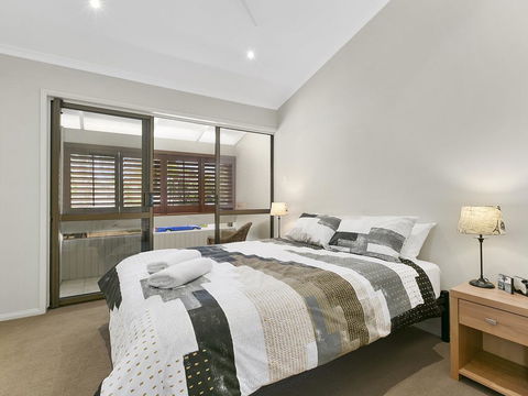 A Superb Location For Enjoying The Best Of Noosa - Unit 2/69 Noosa Parade - Accommodation Sunshine Coast 3