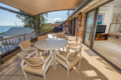 A Yachtsmans Rest, Unit 4/37 Victoria Parade - Accommodation Sunshine Coast 1