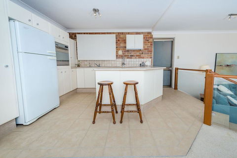 A Yachtsmans Rest, Unit 4/37 Victoria Parade - Accommodation Sunshine Coast 2