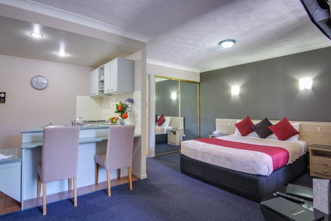 AAA Airport Albion Manor Apartments And Motel - Accommodation Sunshine Coast 0
