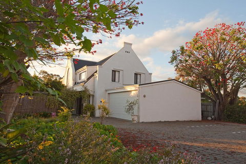 Aarn House B&B Airport Accommodation - Accommodation Sunshine Coast 2