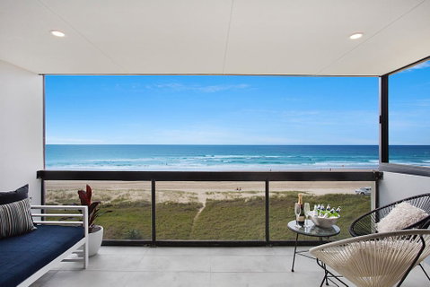 Absolute Beach Front Renovated 3 Bdrm 2 Bath App - Accommodation Sunshine Coast 3