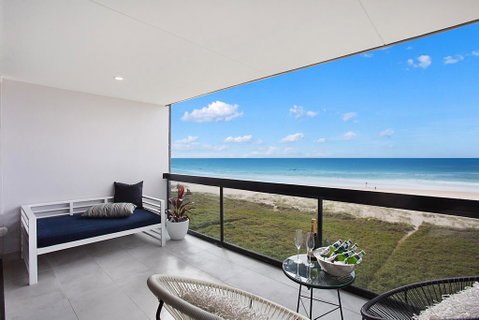 Absolute Beach Front Renovated 3 Bdrm 2 Bath App - Accommodation Sunshine Coast 2