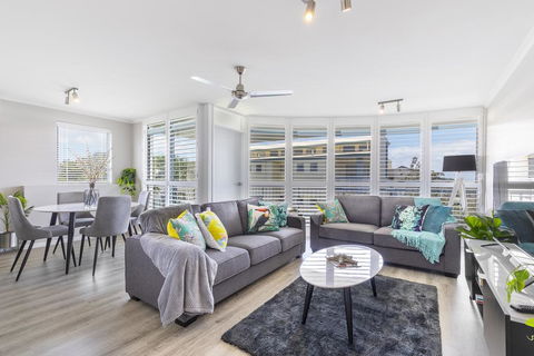 Absolute Beachfront Penthouse, Castaways Beach - Accommodation Sunshine Coast 0