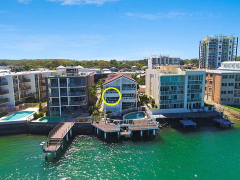 Absolute Waterfront On The Pumicestone Passage - Accommodation Sunshine Coast 0
