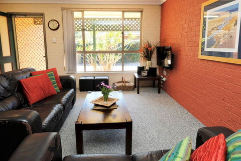 ACACIA - WEEKLY ONLY - Accommodation Sunshine Coast 3