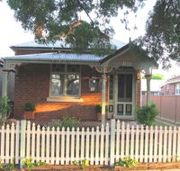 Acacia Cottage on Peel Bathurst - Accommodation Sunshine Coast