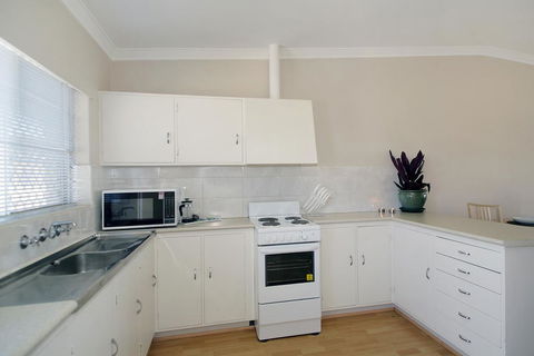 Acacia Holiday & Business Stay - Accommodation Sunshine Coast 2