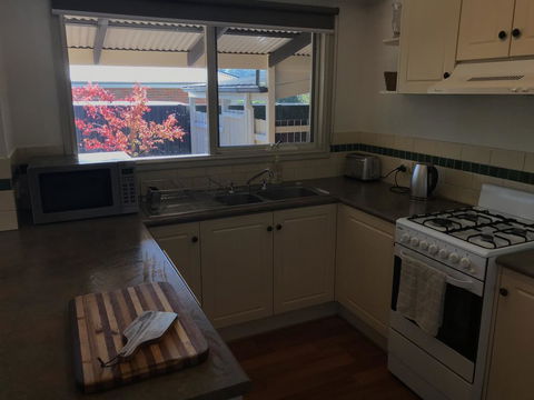 Acacia House - Central Healesville - Yarra Valley - Accommodation Sunshine Coast 1