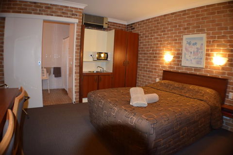 Acacia Motor Inn - Accommodation Sunshine Coast 0