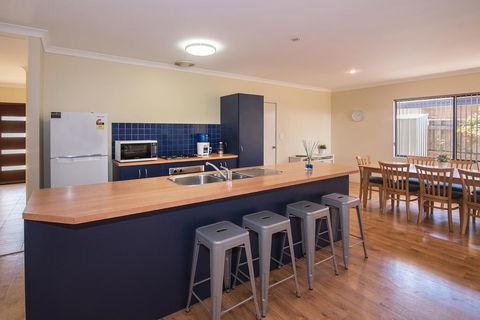 Acrosstheway - Accommodation Sunshine Coast 1