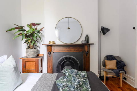 ADDERLEY A Striking 1880s Remodeled Victorian - Accommodation Sunshine Coast 3