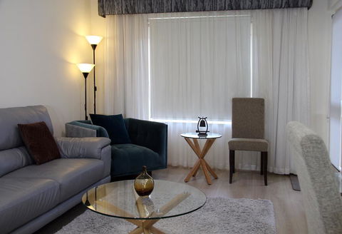 ADELAIDE CBD APARTMENT - 3BR, 2BATH & CARPARK - Accommodation Sunshine Coast 3
