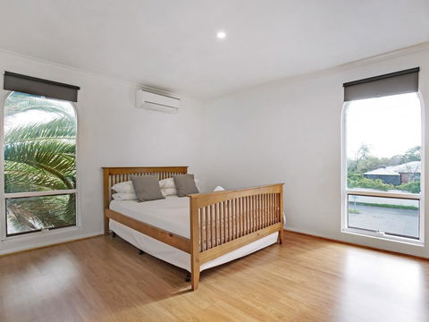 Adelaide Holiday Homes - Accommodation Sunshine Coast 0