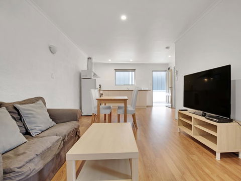 Adelaide Holiday Homes - Accommodation Sunshine Coast 2